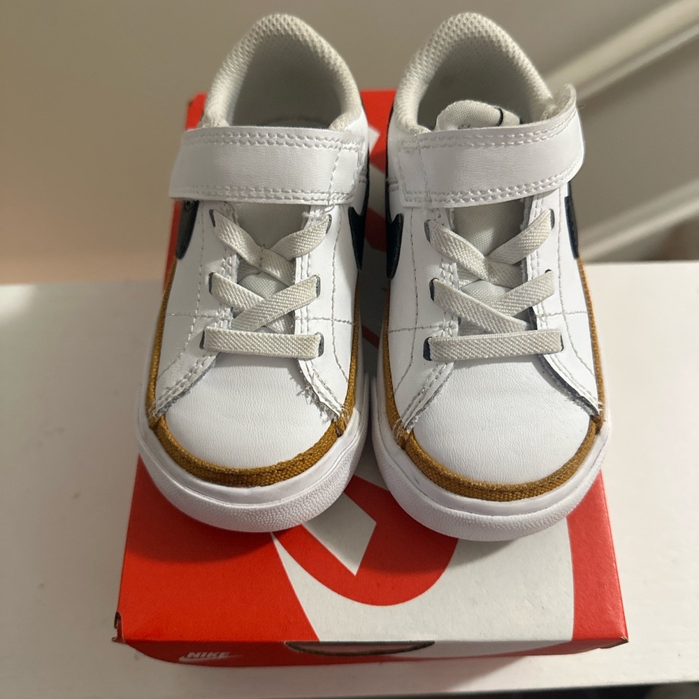 Nike Court Legacy sz 6c